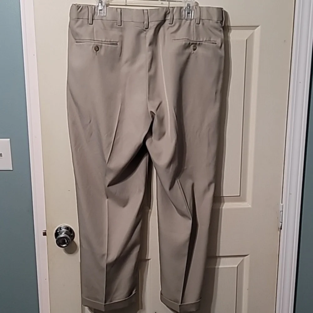 JOS. A. BANKS Traveler Khaki Dress Pants Men's‎ 38x30 Great Condition